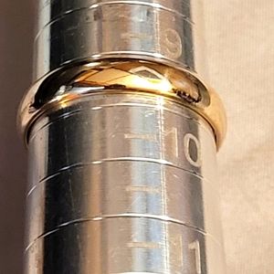 Gold wedding band like new freshly Polished! SIZE 9.5